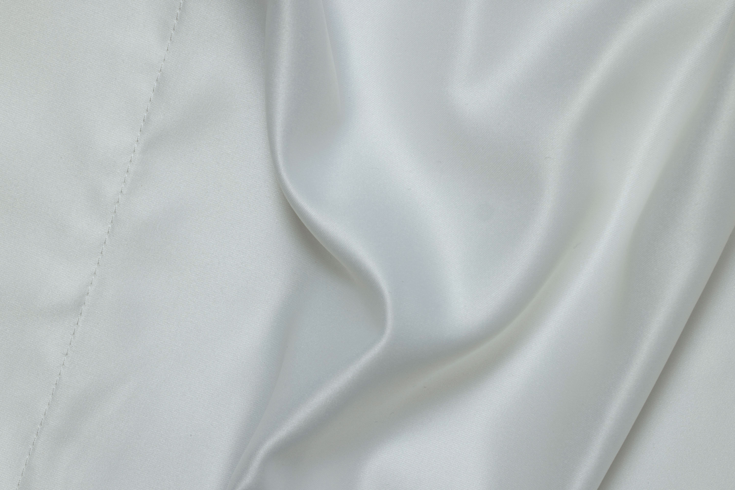 'Glacier' Luxe Satin Pillowcase. Anti-aging, Machine Washable, with the Bonus Secret Pocket