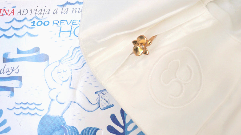 'White Russian' Luxe Satin Pillowcase. Anti-aging, machine washable, with the bonus secret pocket.